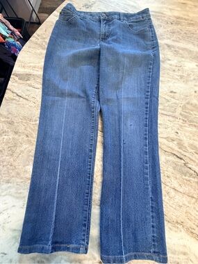 Bandolino Mandie Size 10 Medium Wash Straight Leg Stretch Jeans